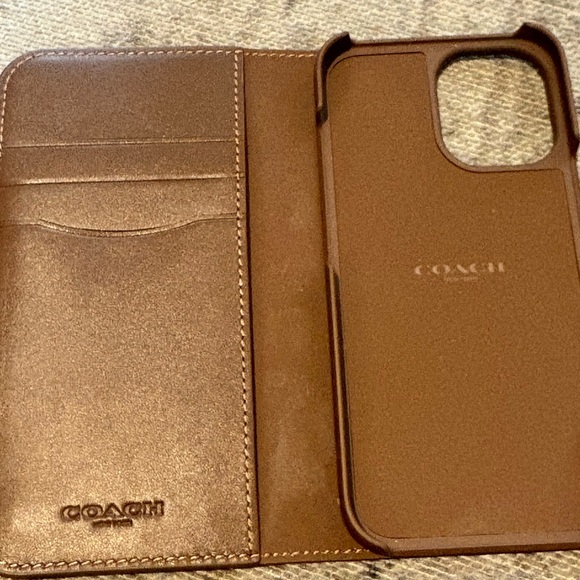 Coach Iphone 16 case - Picture 2 of 3